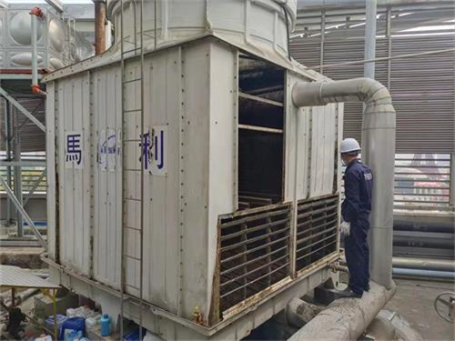 冷卻塔連接溢出水現(xiàn)象原因(冷卻塔冒水蒸汽是什么原因)